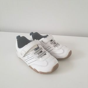 Stride Rite Prescott Sneakers